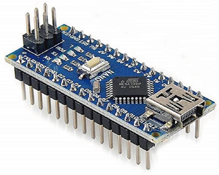 體積小巧且可直接插在麵包板上使用的 Arduino Nano 微控制器開發板